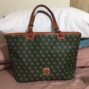 COPY - Super cute dark green and tan Dooney and B…